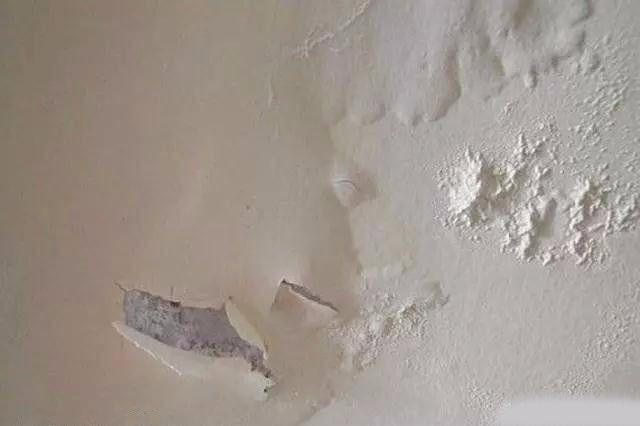 裝修是一件費心費力，卻又很享受的過程，看著毛坯房變成溫馨的小家，內心的滿足感是無法代替的。為了裝修，從家裝布局設計到建材市場千挑萬選，終于把房子裝成了你想要的樣子。然而，沒住多久卻發現乳膠漆墻面起泡，心里別提多難過。為何人人稱贊的乳膠漆會出現起泡問題呢?本期，恩澤小博士和大家一起探討乳膠漆墻面起泡的原因和解決方法!